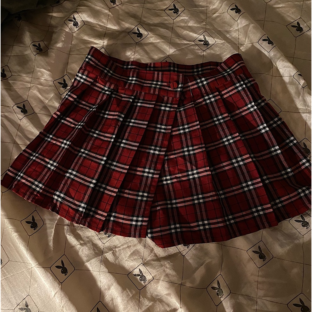Red pleated mini skirt